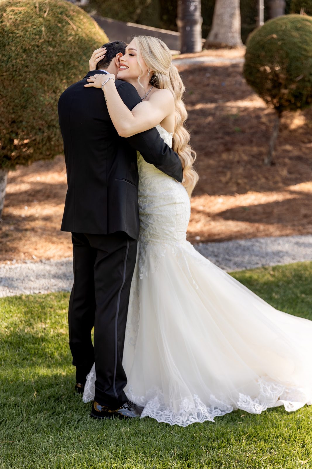 Retrato de los novios Kenia y Carlos en La Victoria Eventos — Oscar Lara Fotografía