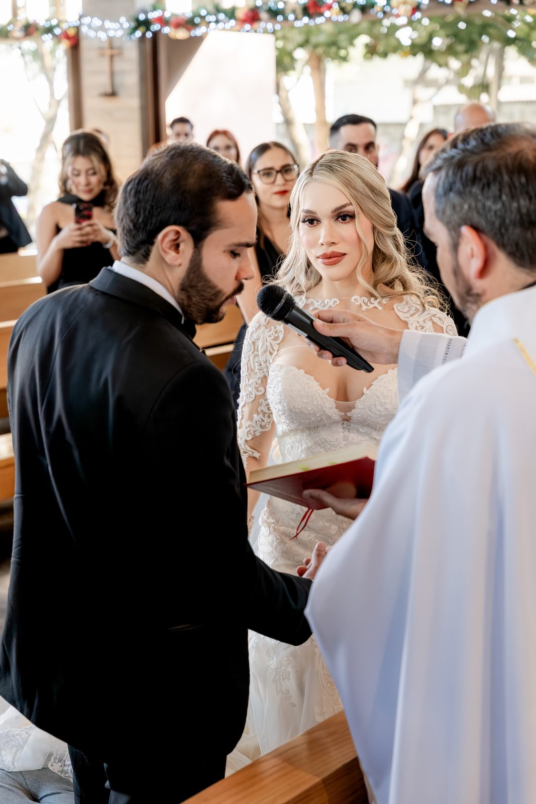Retrato de los novios Kenia y Carlos en La Victoria Eventos — Oscar Lara Fotografía