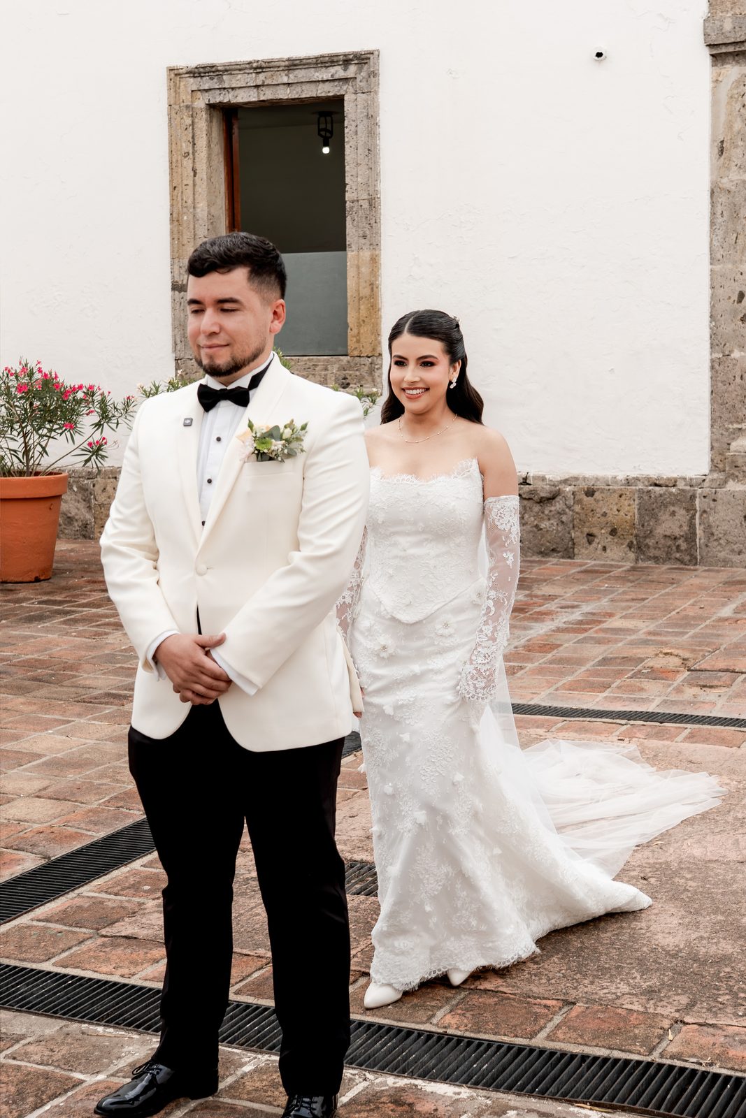 Retrato de los novios Larissa y Octavio en La Cantera Eventos — Oscar Lara Fotografía