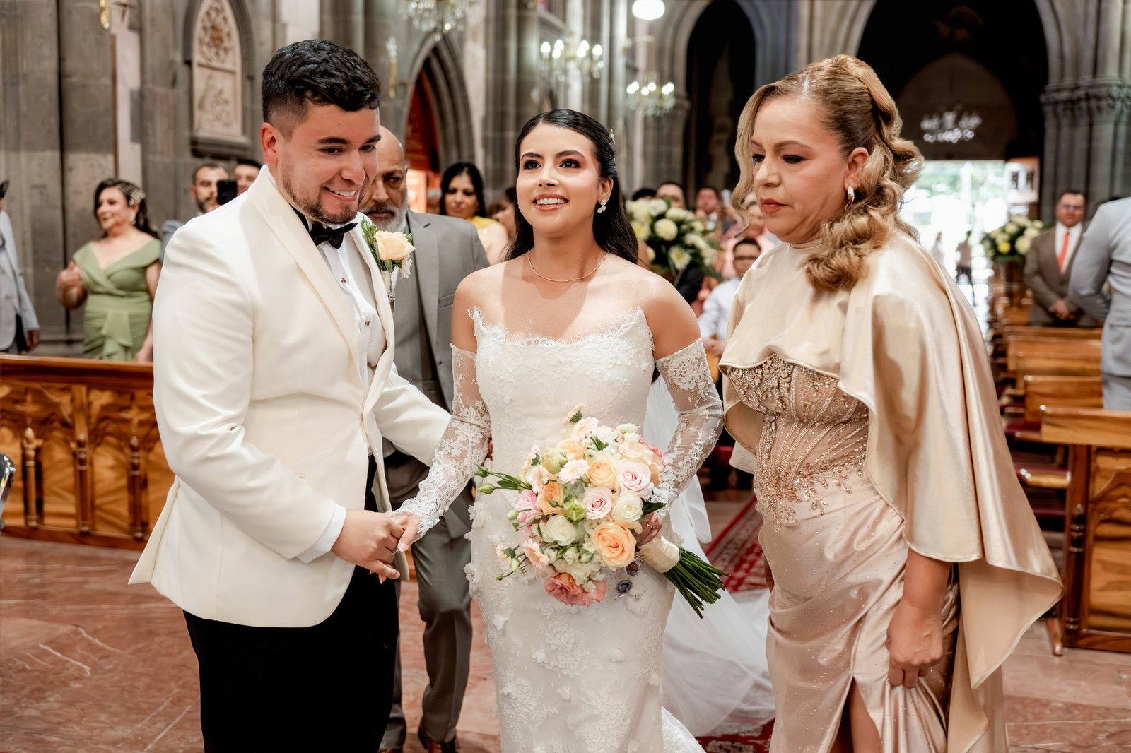 Retrato de los novios Larissa y Octavio en La Cantera Eventos — Oscar Lara Fotografía