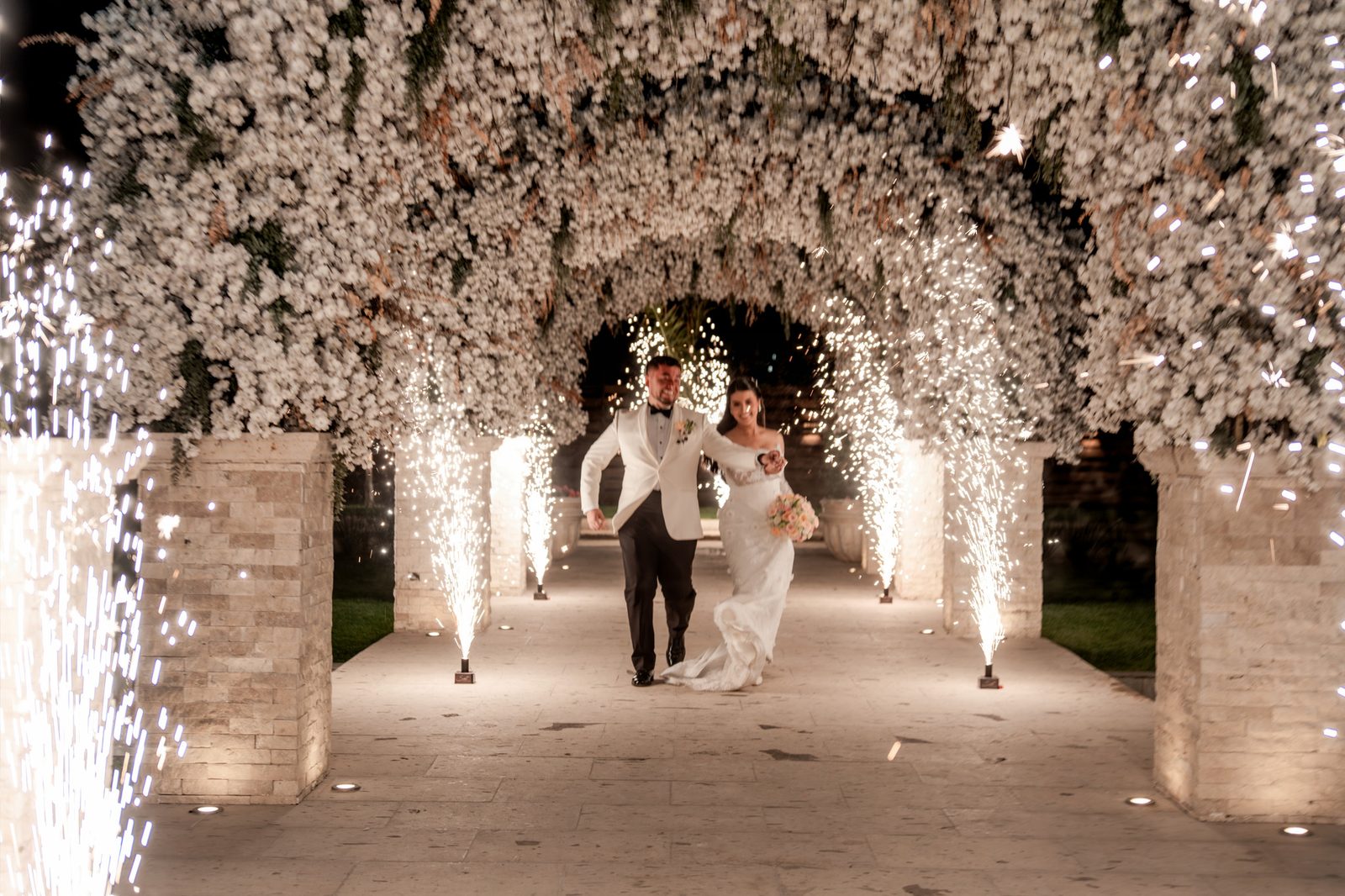Retrato de los novios Larissa y Octavio en La Cantera Eventos — Oscar Lara Fotografía
