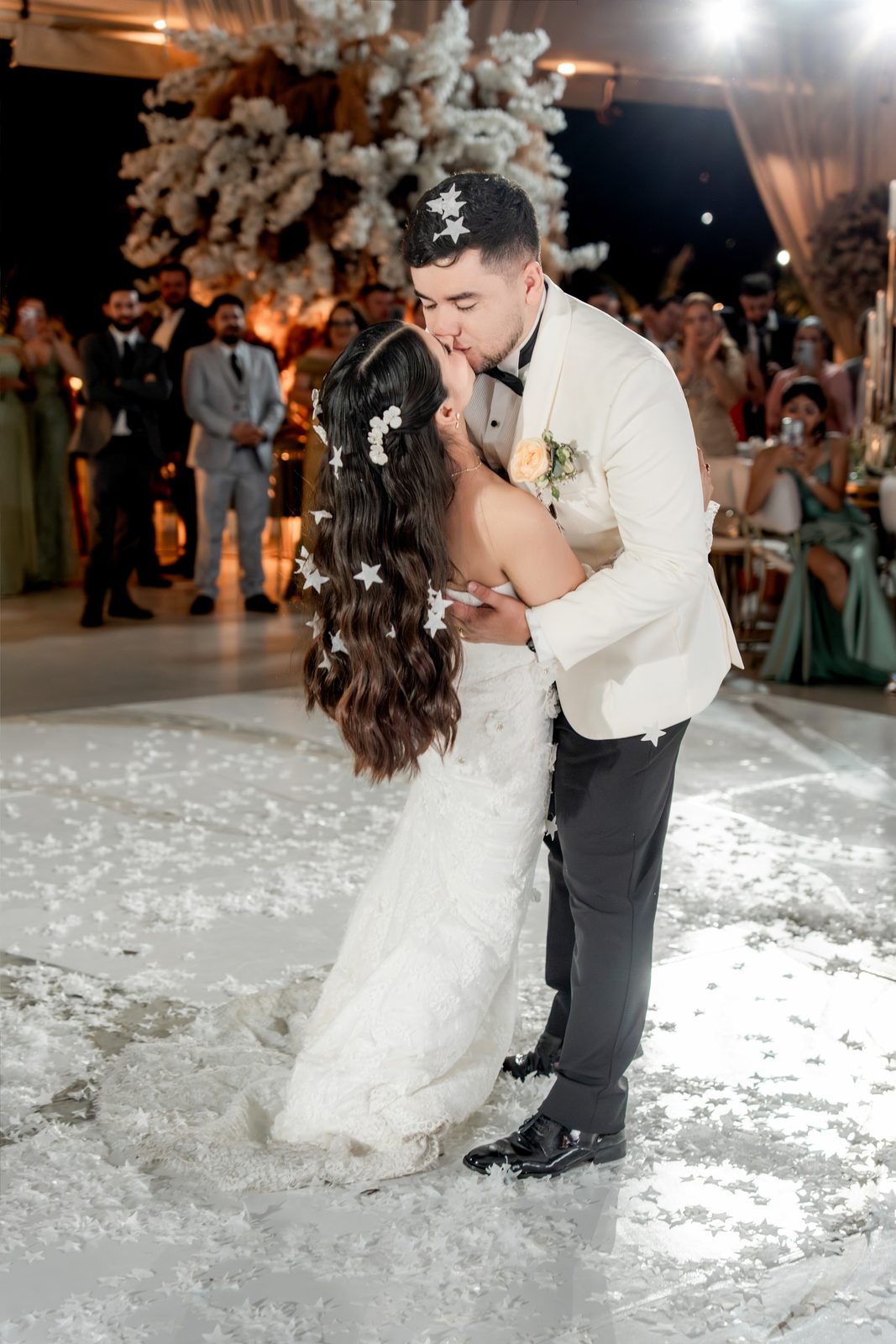 Retrato de los novios Larissa y Octavio en La Cantera Eventos — Oscar Lara Fotografía