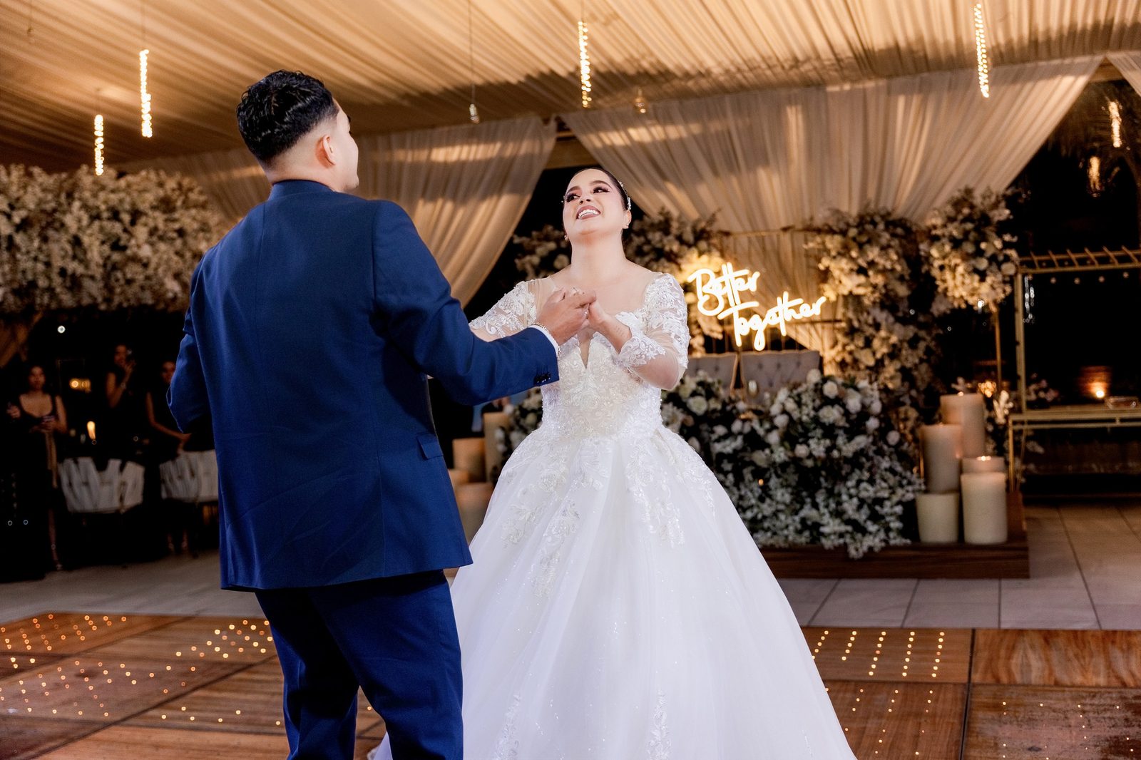 Retrato de los novios Paola y Christian en Salón La Toscana, Tonalá — Oscar Lara Fotografía
