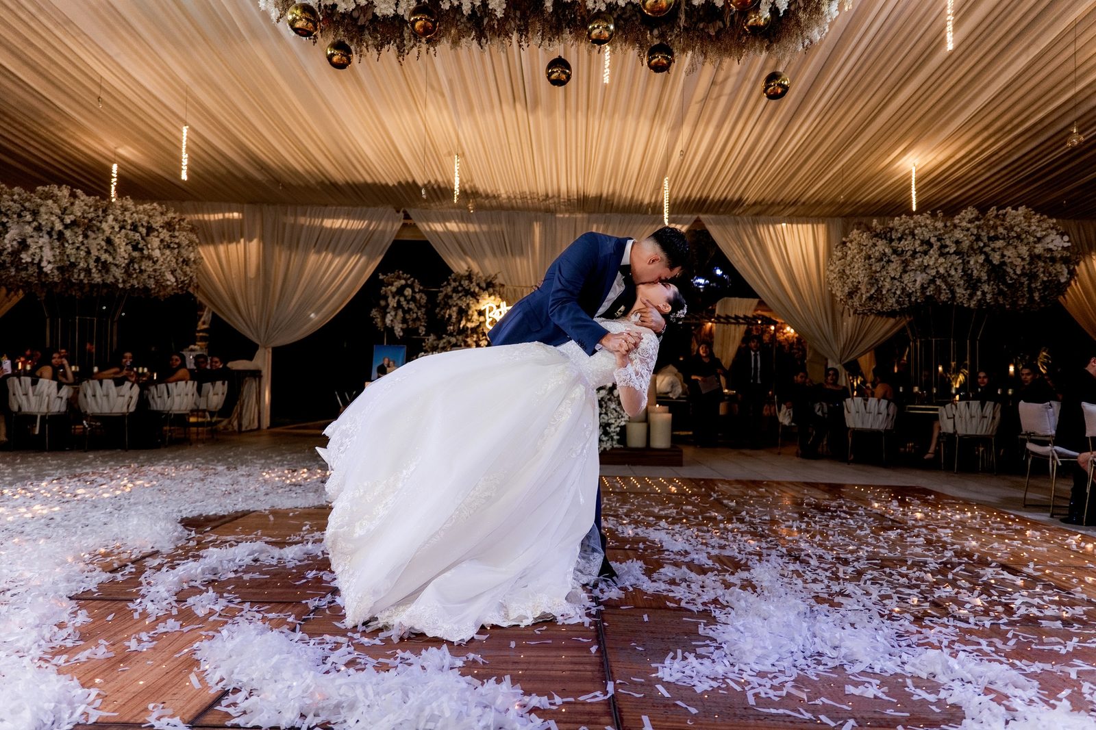 Retrato de los novios Paola y Christian en Salón La Toscana, Tonalá — Oscar Lara Fotografía