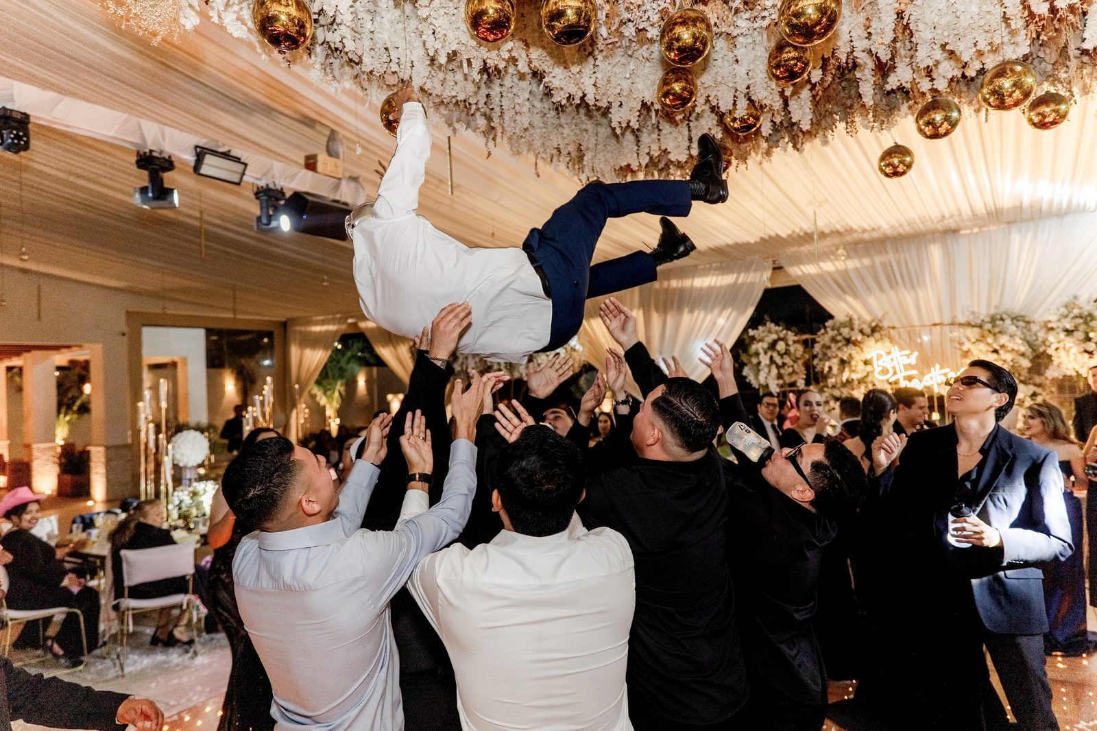 Retrato de los novios Paola y Christian en Salón La Toscana, Tonalá — Oscar Lara Fotografía