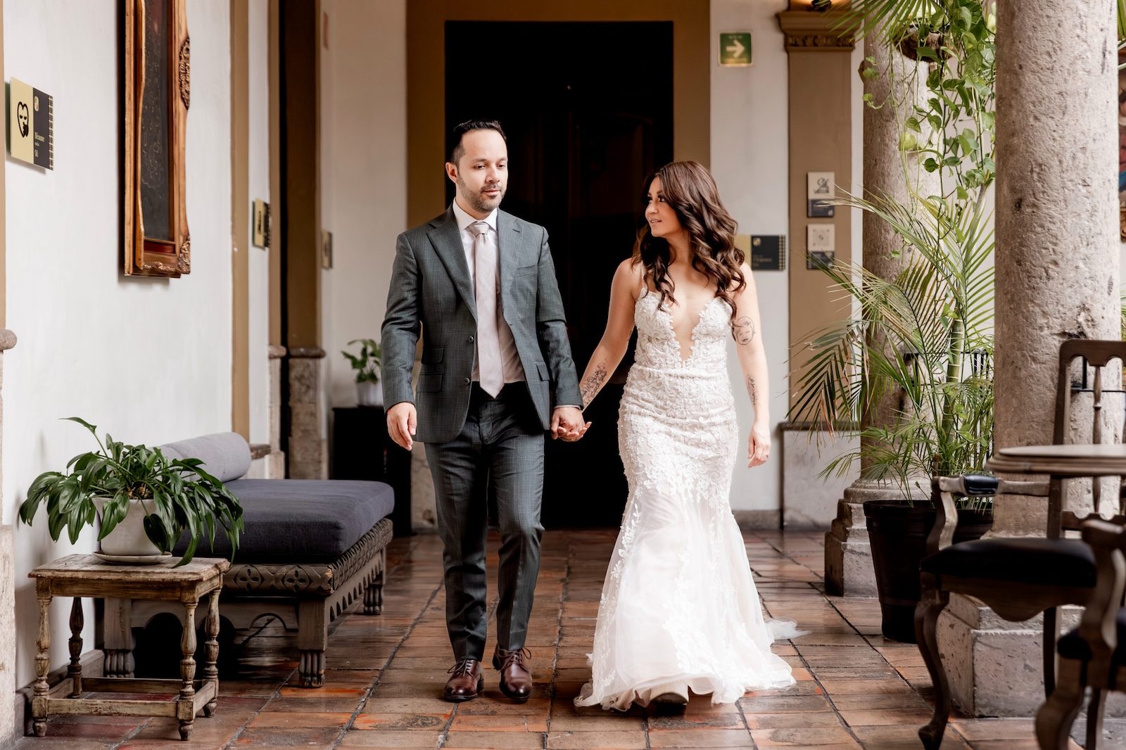 Sesión Day After de pareja recién casada en el centro histórico de Guadalajara